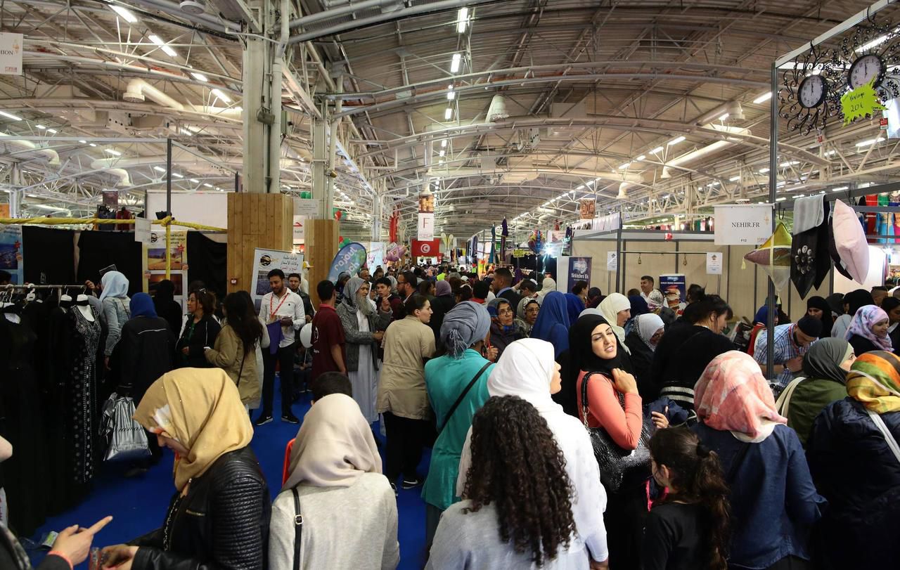 Scène de la RAMF au Bourget - intervenants et public